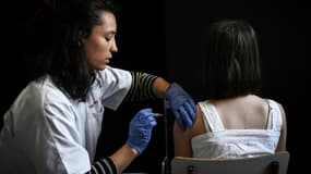 Vaccination contre les papillomavirus humains dans un collège du Bouscat, en Gironde, le 5 octobre 2023