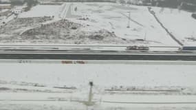 Les images des camions bloqués par la neige sur l’A9 depuis l’hélicoptère BFMTV 