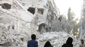 Des habitations bombardées le 23 septembre 2016 à Alep, en Syrie