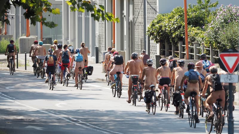 Une cinquantaine de cyclistes naturistes ont pris part à la "cyclonue".