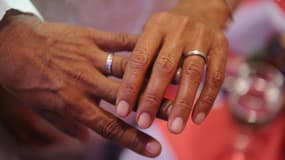 Un couple de mariés (photo d'illustration).