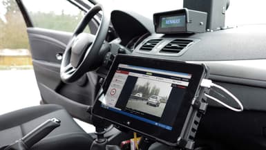 Un radar embarqué dans une voiture banalisée.