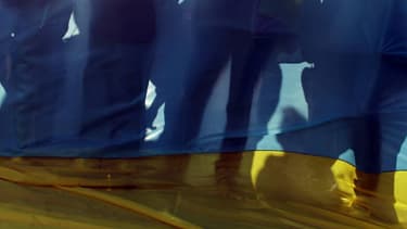 Le drapeau ukrainien lors d'une manifestation à Mariupol fin avril.