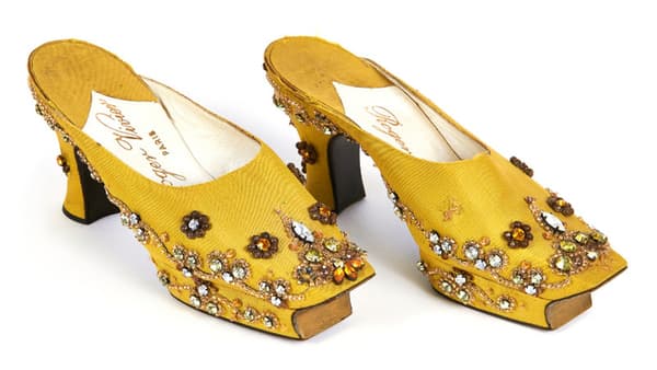Des escarpins Roger Vivier portés par Jeanne Moreau Des escarpins Roger Vivier portés par Jeanne Moreau