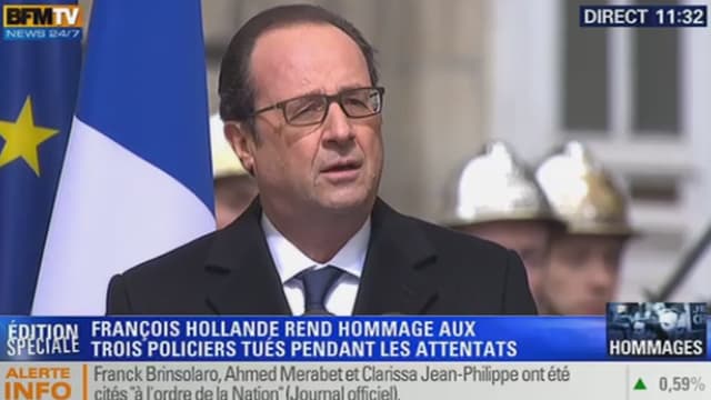 François Hollande lors de l'hommage rendu aux policiers tués au cours des attentats en France, le 13 janvier 2015 à la préfecture de Paris.