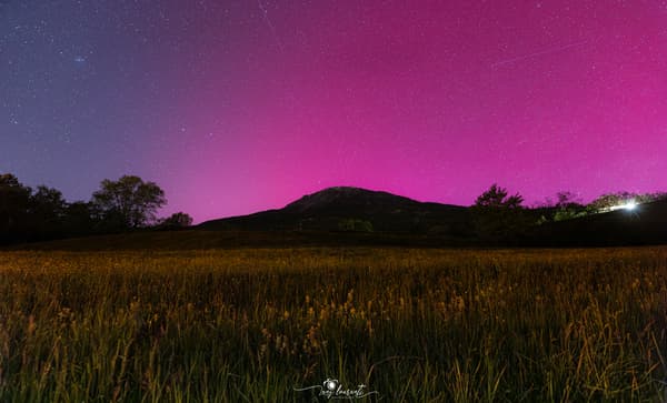 Les images des aurores boréales observées dans le ciel des Alpes du Sud, à Embrun, dans la nuit du 10 au 11 mai 2024.