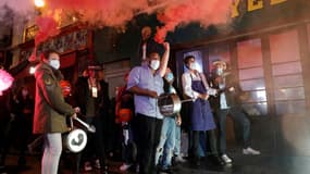 Des restaurateurs et propriétaires de bars protestent le 29 octobre à Paris contre les nouvelles restrictions qui leur sont imposées.

