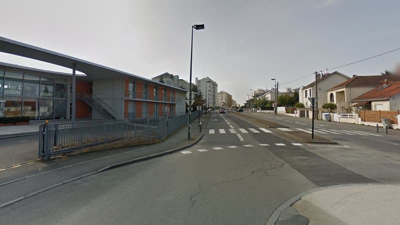 Sara a été percutée en sortant de l'Ehpad Beauséjour à Nantes où elle travaille.