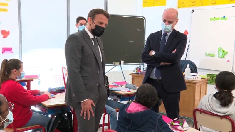 Emmanuel Macron et Jean-Michel Blanquer dans une école à Melun pour la réouverture des écoles.