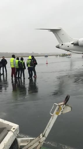 Manifestation des gilets jaunes à l'aéroport de Nantes - Témoins BFMTV