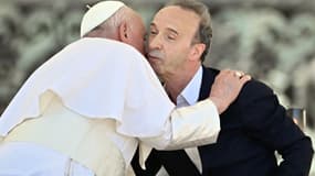 Le pape François et l'acteur et réalisateur Roberto Benigni le 26 mai au Vatican. 