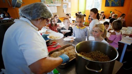 Une employée de cantine - Image d'illustration