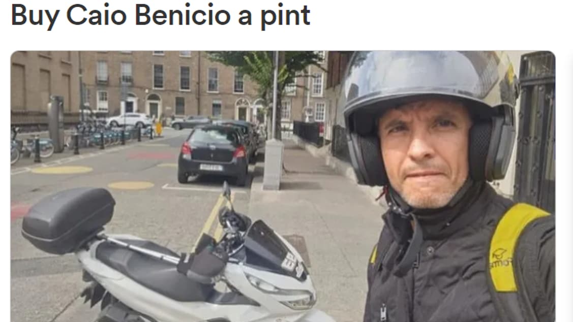 Une cagnotte GoFundMe a récolté plus de 350.000 euros pour "payer une pinte" au livreur brésilien Caio Benicio qui a maîtrisé l'assaillant de l'attaque au couteau à Dublin, en Irlande, le 26 novembre 2023 Une cagnotte GoFundMe a récolté plus de 350.000 euros pour "payer une pinte" au livreur brésilien Caio Benicio qui a maîtrisé l'assaillant de l'attaque au couteau à Dublin, en Irlande, le 26 novembre 2023