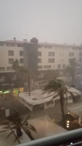 L'orage arrive au Cap d'Agde (Hérault) - Témoins BFMTV