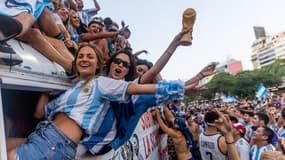 La folie dans les rues de Buenos Aires après la victoire de l'Argentine en finale de la Coupe du monde