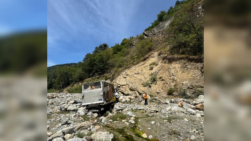Un camion a fait une chute de 30 mètres à Roquebillière jeudi 15 août 2024.