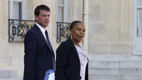 Le ministre de l'Intérieur Manuel Valls, accompagnée de la Garde des Sceaux Christiane Taubira au sortir d'une réunion à l'Elysée le 30 août.