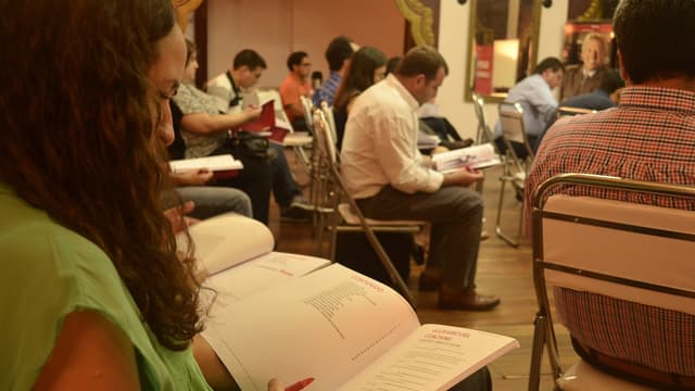 Formations, séminaires, démonstrations, mises en situation, communication interne… les modes de sensibilisation à la cybersécurité sont divers et variés, l’essentiel étant d’être pédagogue.