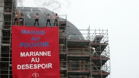 Les Femen se mobilisent contre Marine Le Pen à Hénin-Beaumont. 