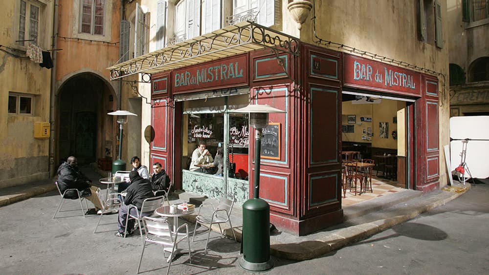 Le décor de "Plus belle la vie", dans les studios de la Belle de mai à Marseille. Le décor de "Plus belle la vie", dans les studios de la Belle de mai à Marseille.