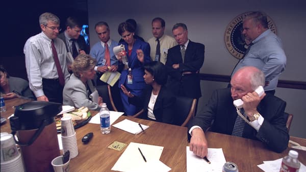 Condoleezza Rice et Dick Cheney avec leurs conseillers. Condoleezza Rice et Dick Cheney avec leurs conseillers.