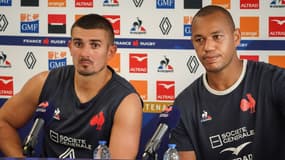 Thomas Ramos et Gaël Fickou pendant un point presse du XV de France, le 15 août 2023