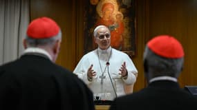 Le pape Léon XIV lors d'une réunion avec les cardinaux ce samedi 10 mai au Vatican.
