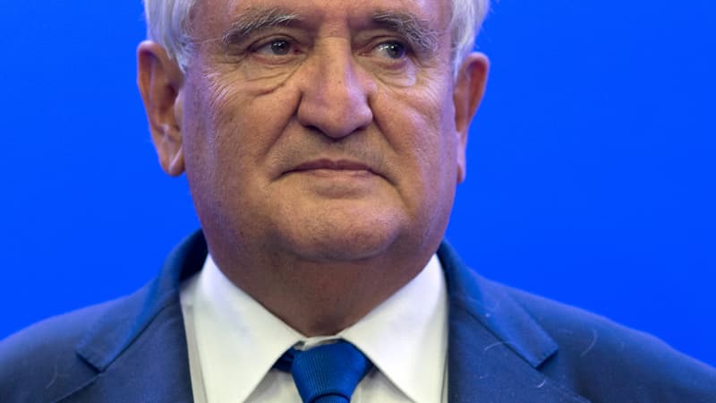 Jean-Pierre Raffarin, ancien Premier ministre UMP, ici le 8 juillet à Paris, s'est déclaré candidat à la présidence du Sénat.