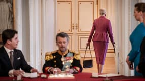 La reine Margrethe II du Danemark sur le départ après avoir signé son abdication au profit de son fils, le roi Frederik X, le 14 janvier 2024.
