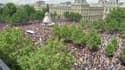 La manifestation contre les violences policières place de la République, à Paris, le 13 juin 2020.