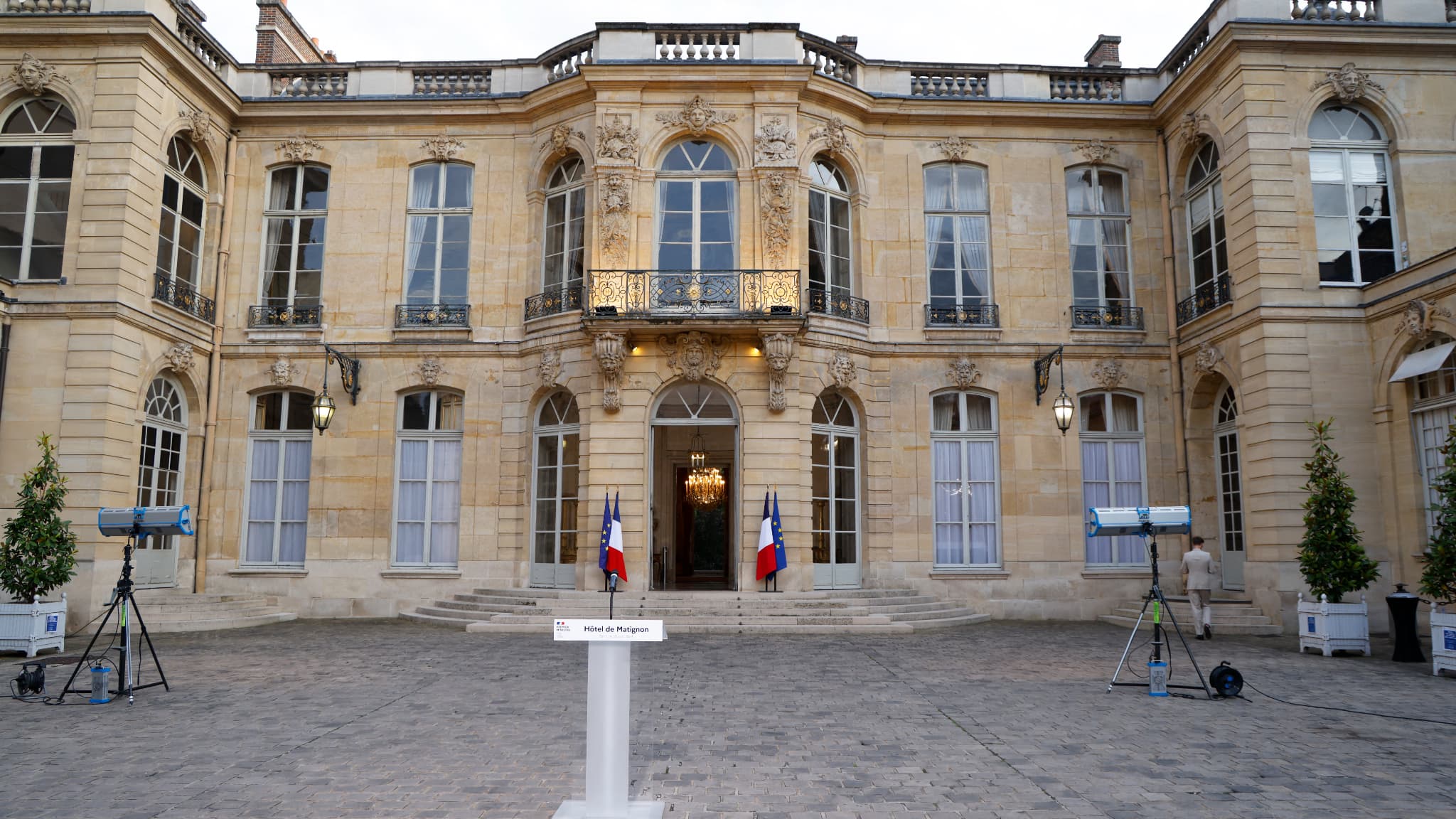 SONDAGE BFMTV/LA TRIBUNE DIMANCHE. 39% DES FRANÇAIS VEULENT UN PREMIER MINISTRE APOLITIQUE