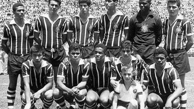 Sergio Echigo (en bas à gauche) et Rivelino (deuxième en bas à partir de la droite) sous le maillot du Corinthians en 1963 Sergio Echigo (en bas à gauche) et Rivelino (deuxième en bas à partir de la droite) sous le maillot du Corinthians en 1963