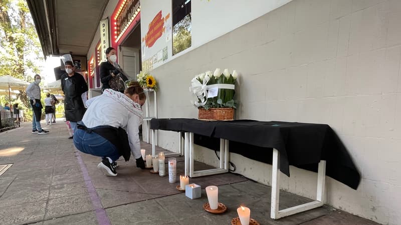 Hommage à la victime devant son restaurant à Mexico. 