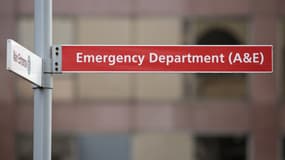 Un panneau indiquant les urgences à St Thomas Hospital, le 13 janvier 2017 à Londres. (Photo d'illustration)