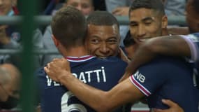 La joie de Mbappé avec ses coéquipiers après son but