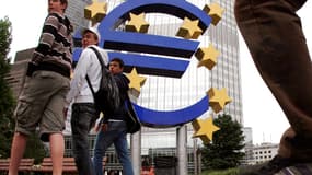 L'Irlande a accepté hier dimanche l'aide de l'Union européenne et du FMI, à hauteur de 80 à 90 milliards d'euros. Le gouvernement doit également annoncer un plan de rigueur pour réaliser 15 milliards d'euros d'économie.