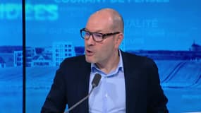Hamon président?: "donner un droit à un revenu universel face à une crise, c’est l’abdication du pouvoir politique"