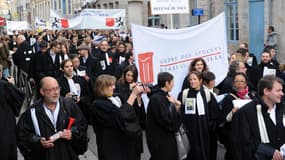 Manifestation d'avocats à Douai dans le Nord