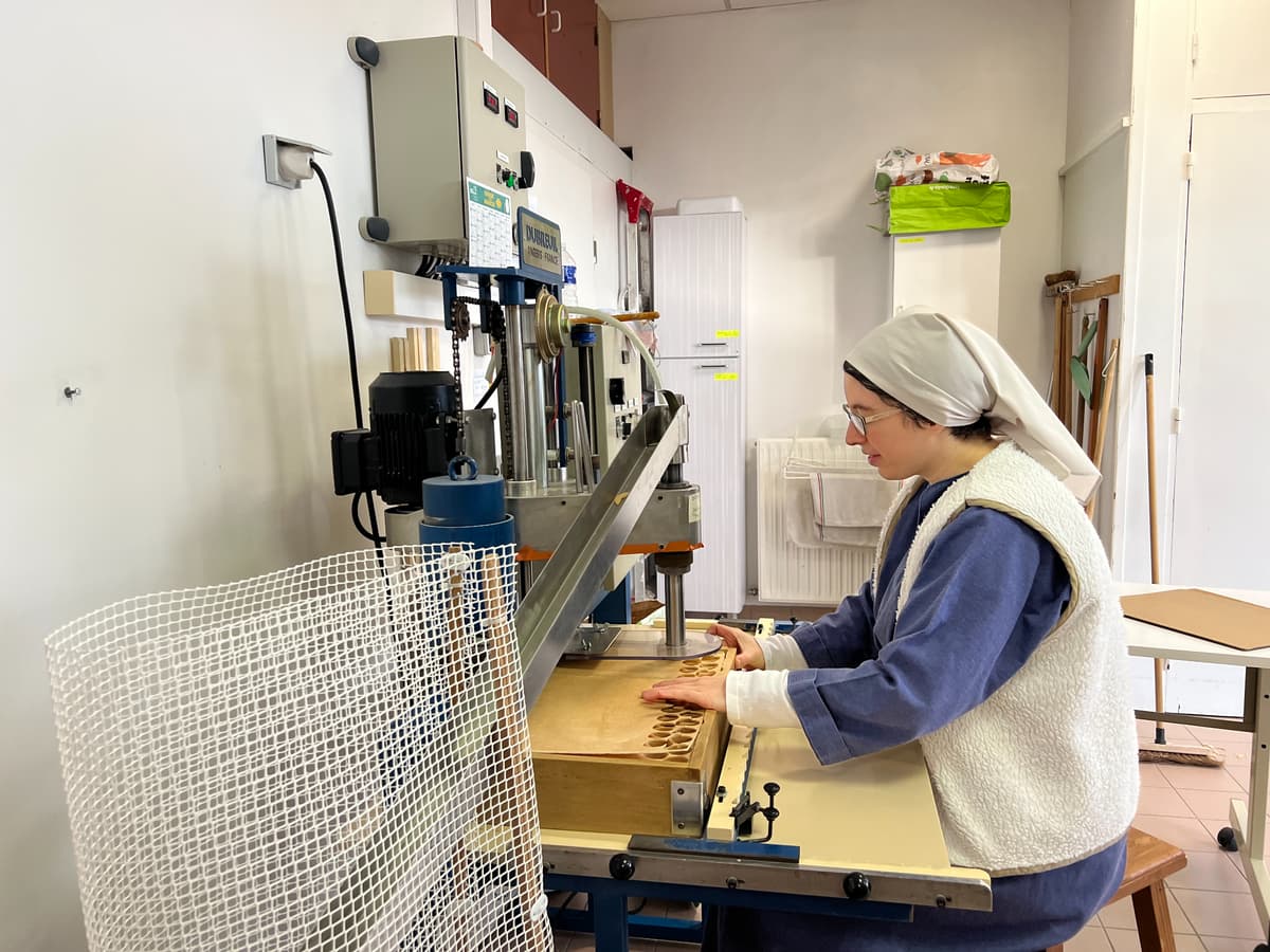 Dans ce monastère, les sœurs clarisses fabriquent 3 millions d