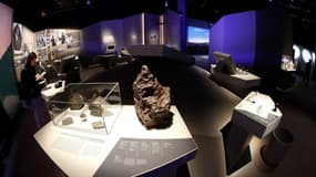 Le Muséum d'Histoire naturelle propose de venir toucher des météorites.