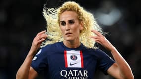 Kheira Hamraoui avec le maillot du PSG, mars 2023
