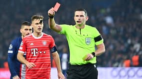  Michael Oliver lors de PSG-Bayern le 14/02/2023	
