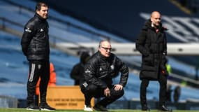 Marcelo Bielsa et Pep Guardiola (en arrière-plan), à Manchester le 10 avril 2021