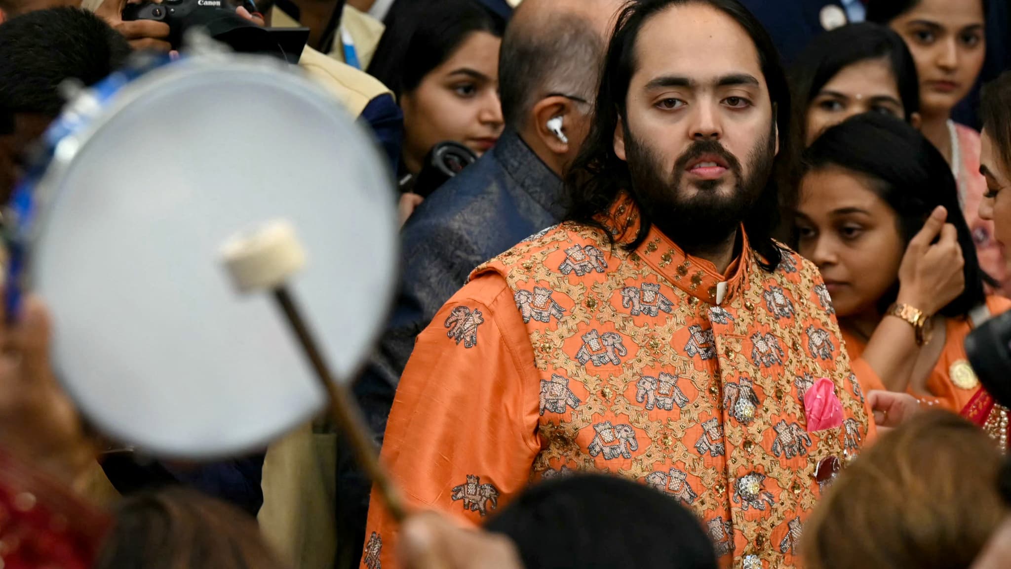 Le 3 juillet 2024, le fils du milliardaire indien Mukesh Ambani, Anant Ambani, en pleine célébration de son mariage Le 3 juillet 2024, le fils du milliardaire indien Mukesh Ambani, Anant Ambani, en pleine célébration de son mariage