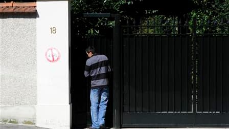 Grille d'entrée de la propriété de Liliane Bettencourt à Neuilly-sur-Seine. Une perquisition a été menée mercredi matin au domicile de l'héritière de L'Oréal, dans le cadre de l'enquête menée par le juge Isabelle Prévost-Desprez sur les accusations d'abus
