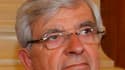 Le sénateur et ancien ministre Jean-Pierre Chevènement, fondateur du Mouvement des citoyens (MDC), a annoncé samedi sa candidature à l'élection présidentielle de 2012. /Photo prise le 8 juin 2011/REUTERS/Benoît Tessier