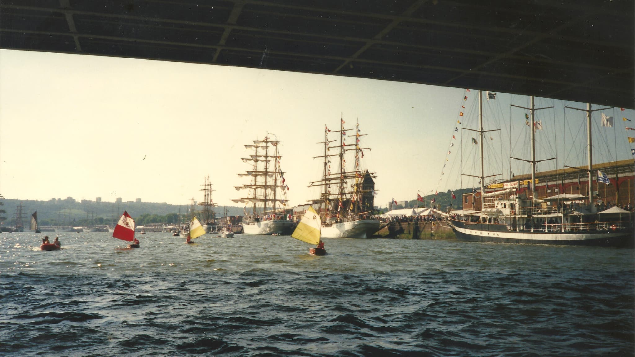 Les jeunes marins défileront sur leur optimist le mercredi 14 juin.