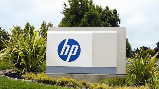 HP a annoncé dans le même temps une charge de 8 milliards de dollars sur ses comptes du trimestre écoulé.