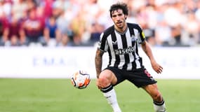 Sandro Tonali avec Newcastle sur la pelouse de West Ham le 8 octobre 2023
