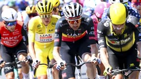 Kévin Vauquelin, Tadej Pogacar, Tim Wellens et Victor Campenaerts (de gauche à droite) lors de la 6e étape du Tour de France, le 10 juillet 2025.